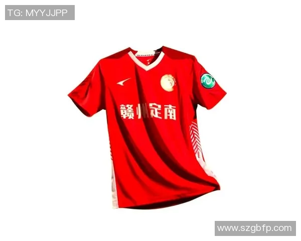足球明星18号红色球衣闪耀赛场展现无与伦比的风采与激情 足球明星18号红色球衣闪耀赛场展现无与伦比的风采与激情