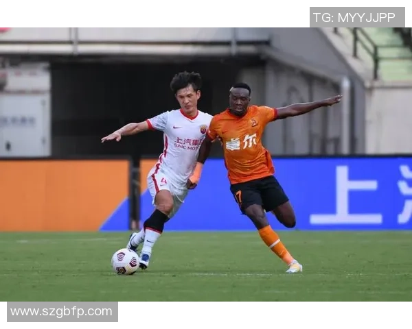 上海足球队在世界锦标赛中的团队协作表现分析与点评