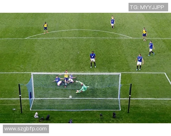 踢后卫的足球明星们如何在绿茵场上展现个人魅力与团队精神