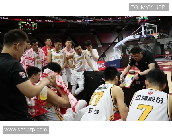 成都篮球队与上海篮球队赛后复盘分析比赛经验与战术调整探讨